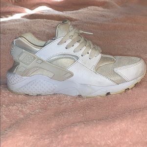 Nike Air Huarche Triple White